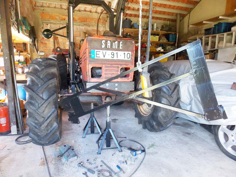 SAME Merury 85 Front end loader brace